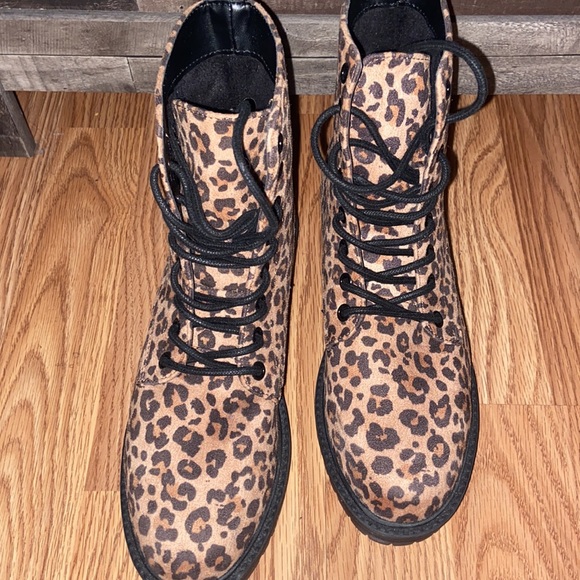 NWOT Forever 21 Leopard boots - Picture 3 of 9